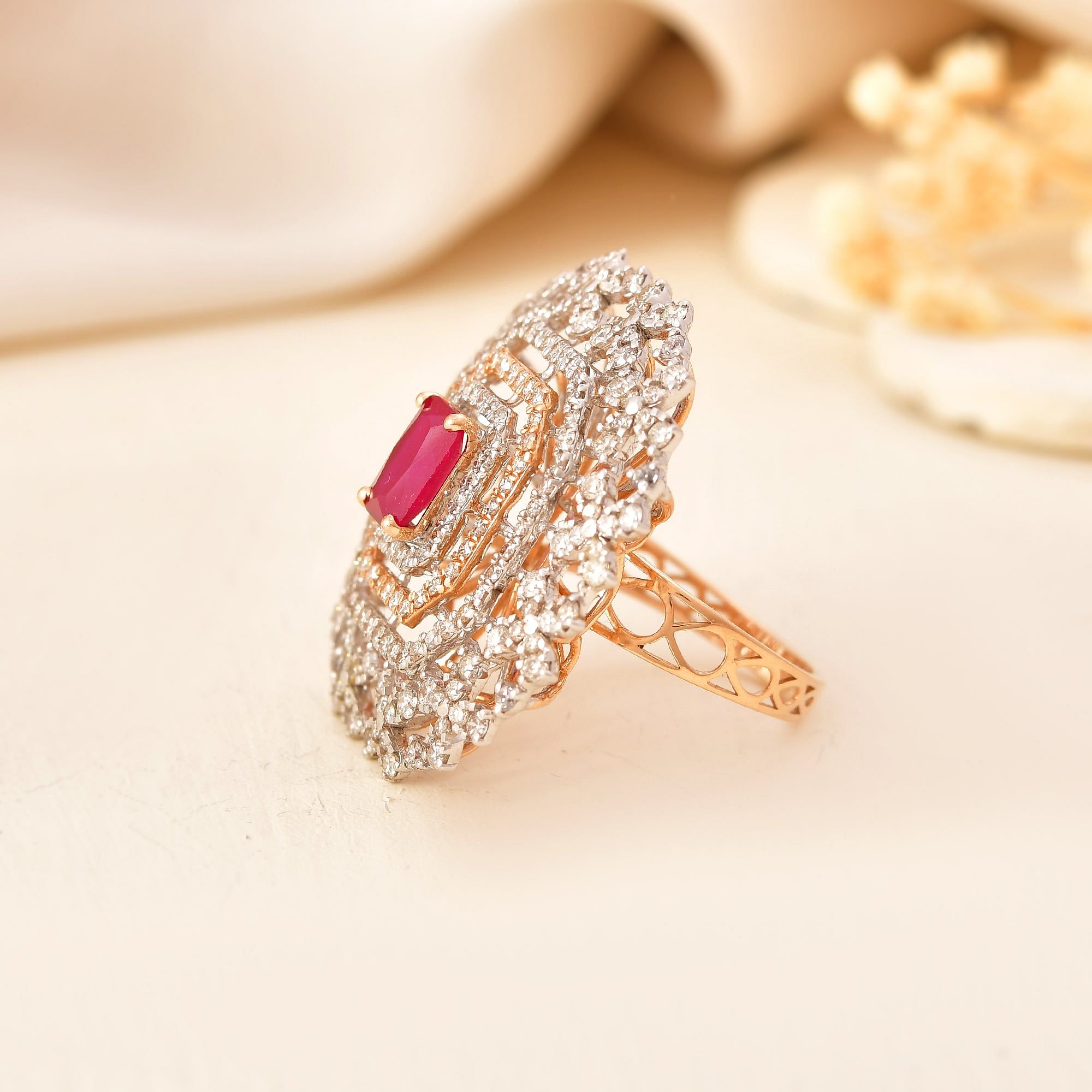 Red Love At First Sight : Round Diamond Ring