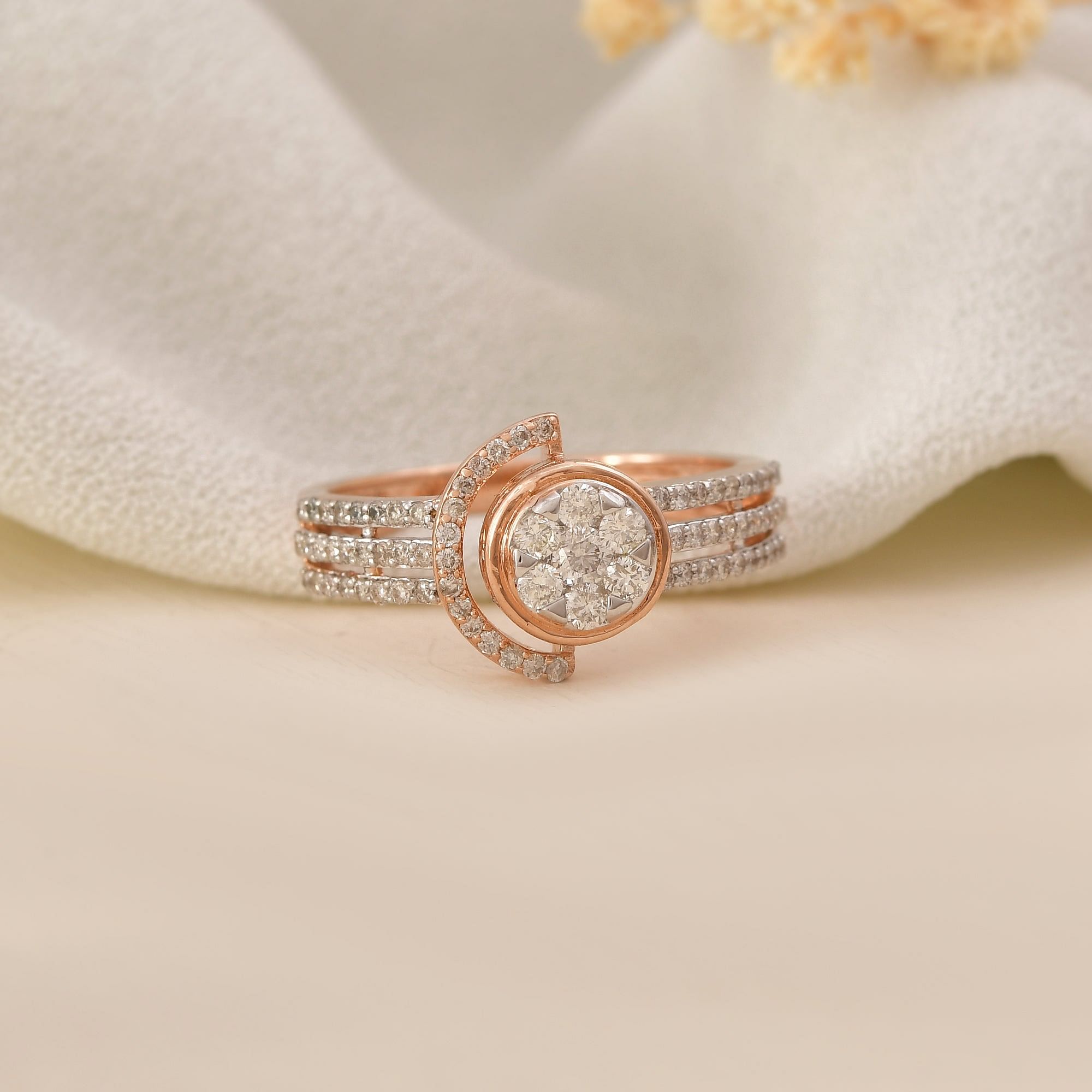 Aurora Gleam: Everyday Elegance In A Round Diamond