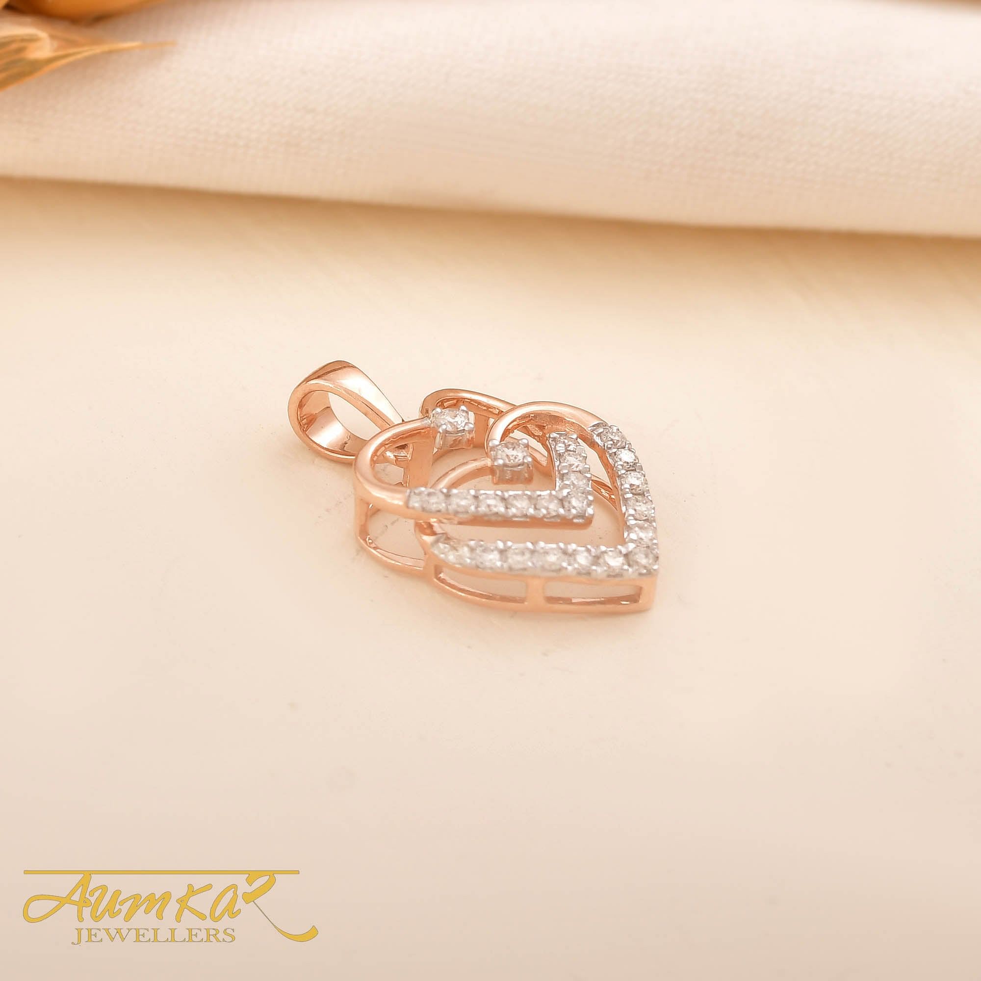 Subtle Romance: Classic Diamond Heart Pendant For Daily Glam